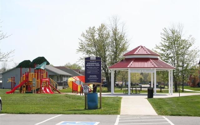 Crystal Beach/ Ridgeway - Small Town Charm with all the Amenities
