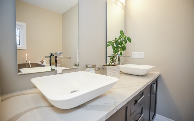 Village Creek. Stevensville, Bungalow Bathroom