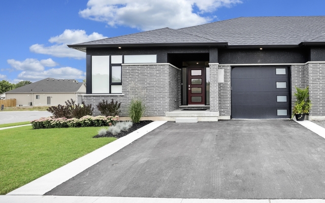 Village Creek, Stevensville, Townhome End Unit