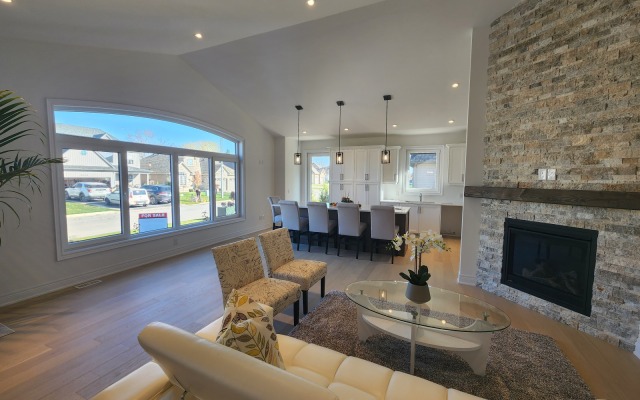 lot-32-great-room-to-large-window